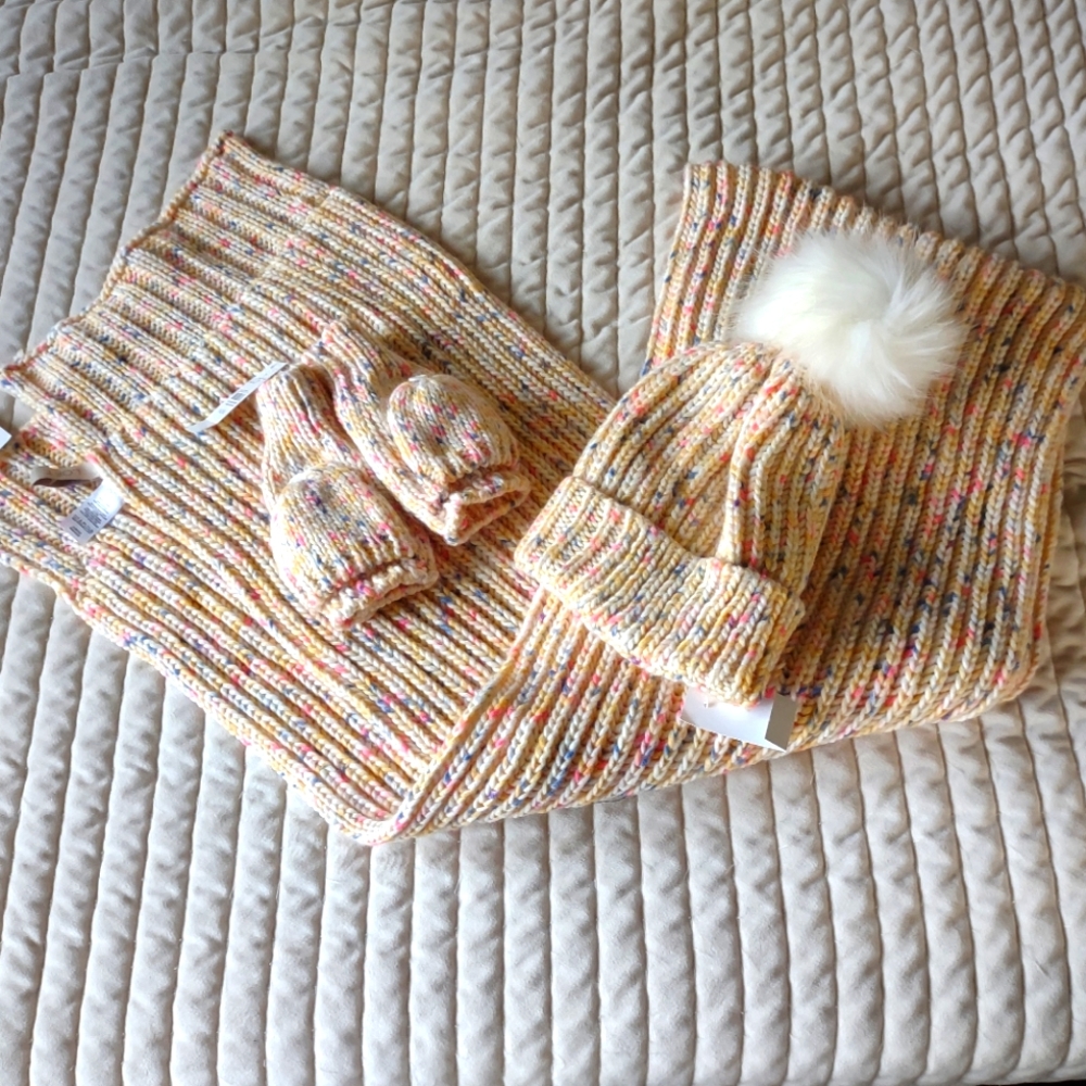 Loft scarf/beanie/gloves set